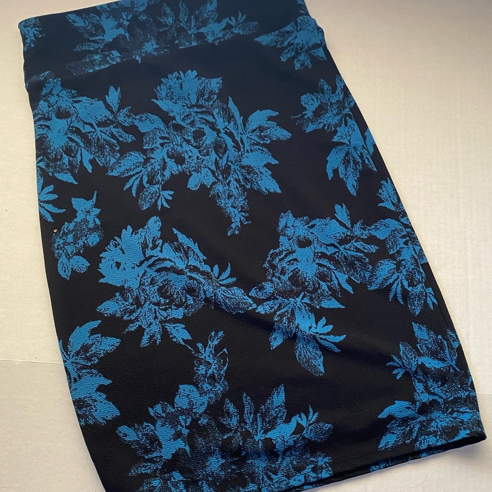 BEAUTIFUL PENCIL SKIRT
